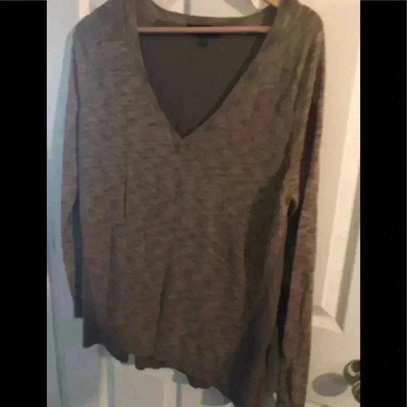 Sweater‎ - Picture 1 of 3